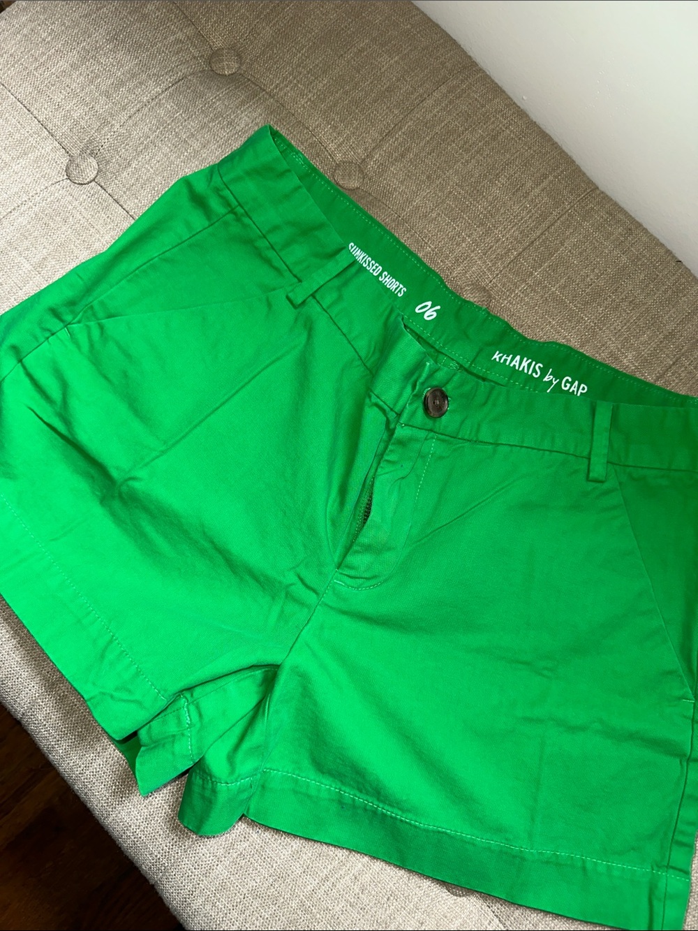 GAP Women’s Vibrant Green Shorts 100% cotton